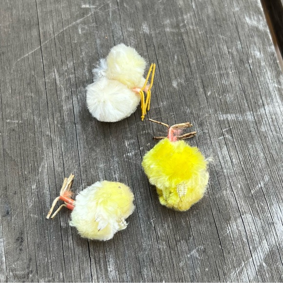 Vintage Tiny Chicks Fuzzy Wire Legs Mini Chickens Set of Three - Picture 6 of 7